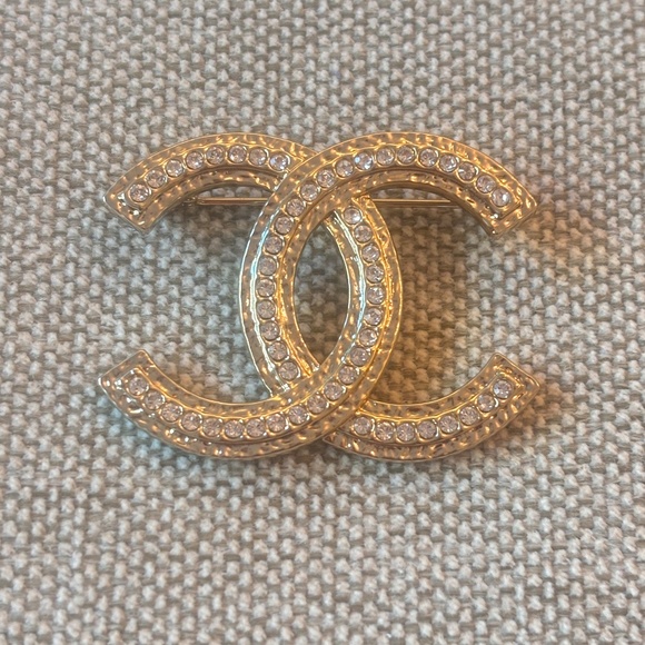 Limited Edition Classic Chanel CC Crystal Embellished Gold Plated Brooch w box - Picture 1 of 3